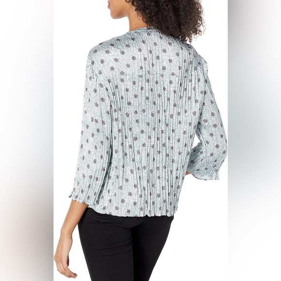 Vince Camellia Print Pleated Blouse, Pale Bay Blue, XS, Never Worn NWOT New! - Picture 4 of 10